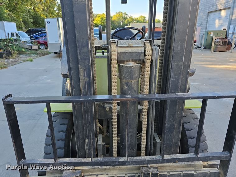 image for item DO5544 Clark CMP 40L forklift
