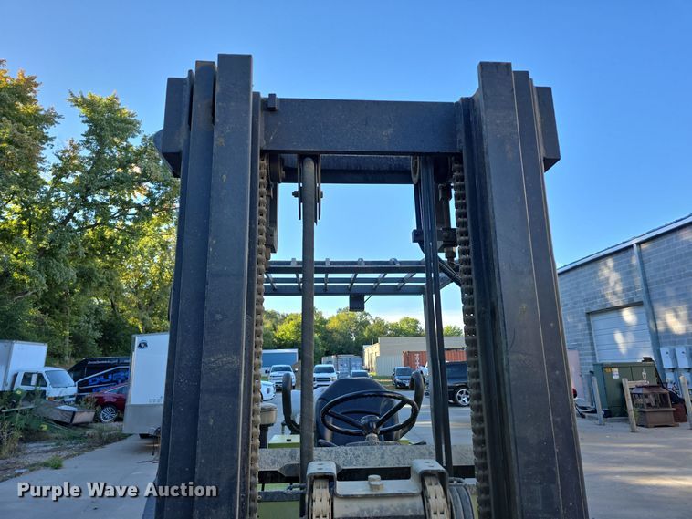 image for item DO5544 Clark CMP 40L forklift