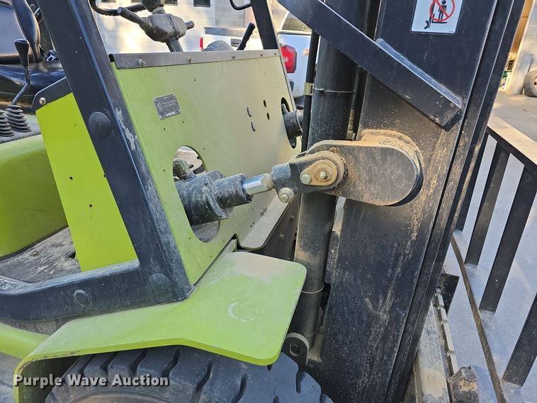 image for item DO5544 Clark CMP 40L forklift