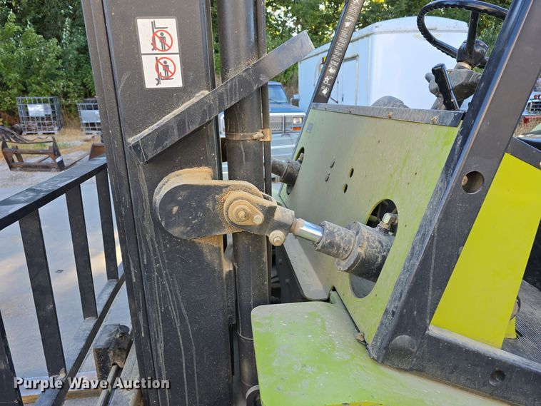 image for item DO5544 Clark CMP 40L forklift