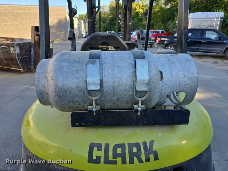 image for item DO5544 Clark CMP 40L forklift