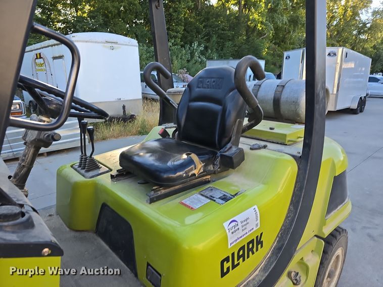image for item DO5544 Clark CMP 40L forklift