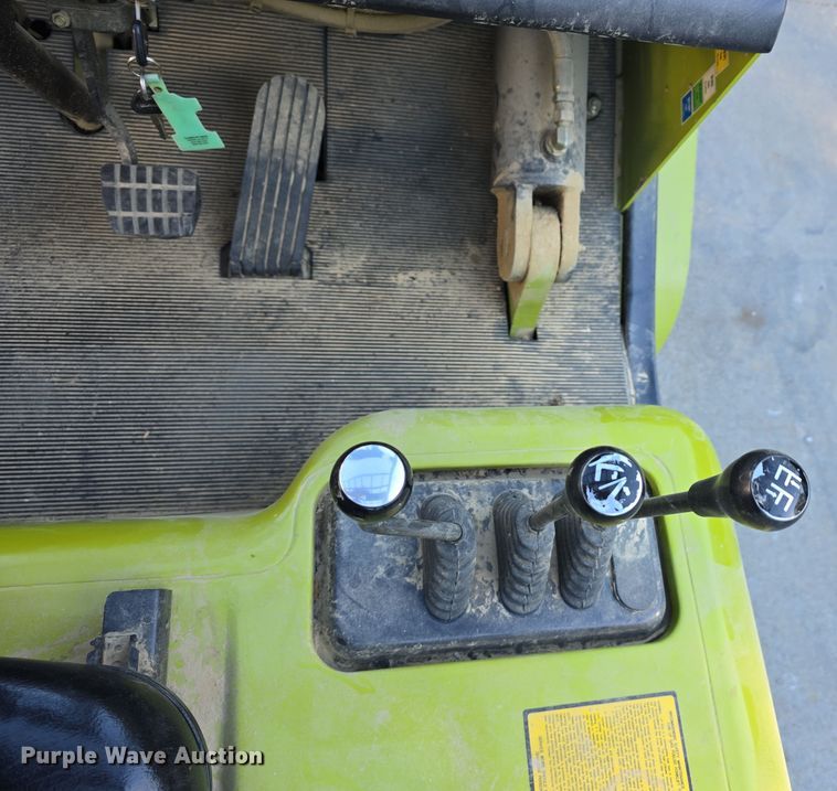 image for item DO5544 Clark CMP 40L forklift