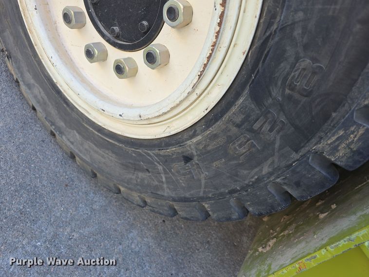 image for item DO5544 Clark CMP 40L forklift