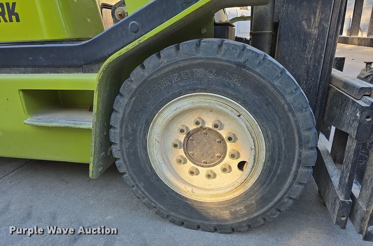 image for item DO5544 Clark CMP 40L forklift