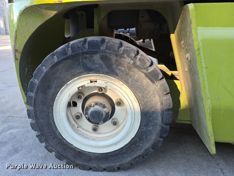 image for item DO5544 Clark CMP 40L forklift
