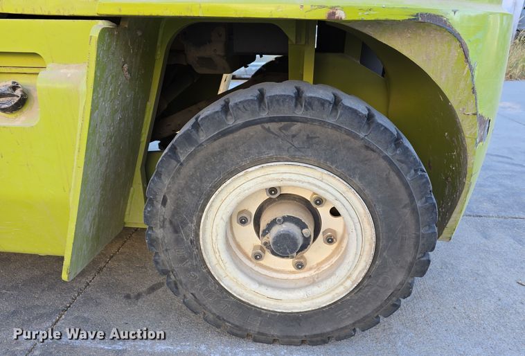 image for item DO5544 Clark CMP 40L forklift