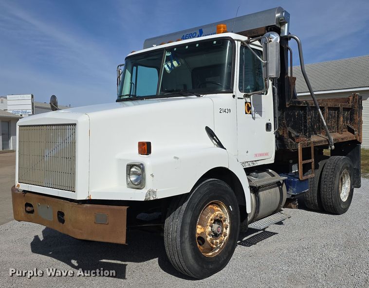 image for item DO5554 1995 White GMC WG dump truck