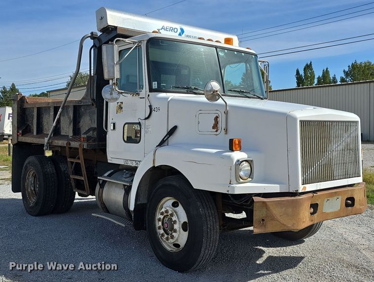 image for item DO5554 1995 White GMC WG dump truck