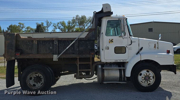 image for item DO5554 1995 White GMC WG dump truck