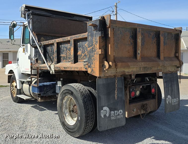 image for item DO5554 1995 White GMC WG dump truck