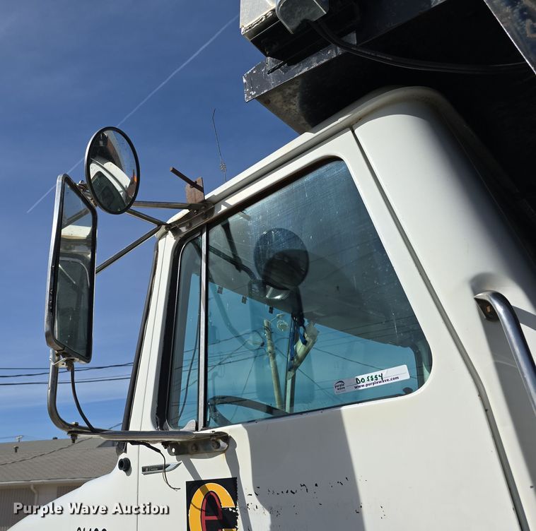 image for item DO5554 1995 White GMC WG dump truck