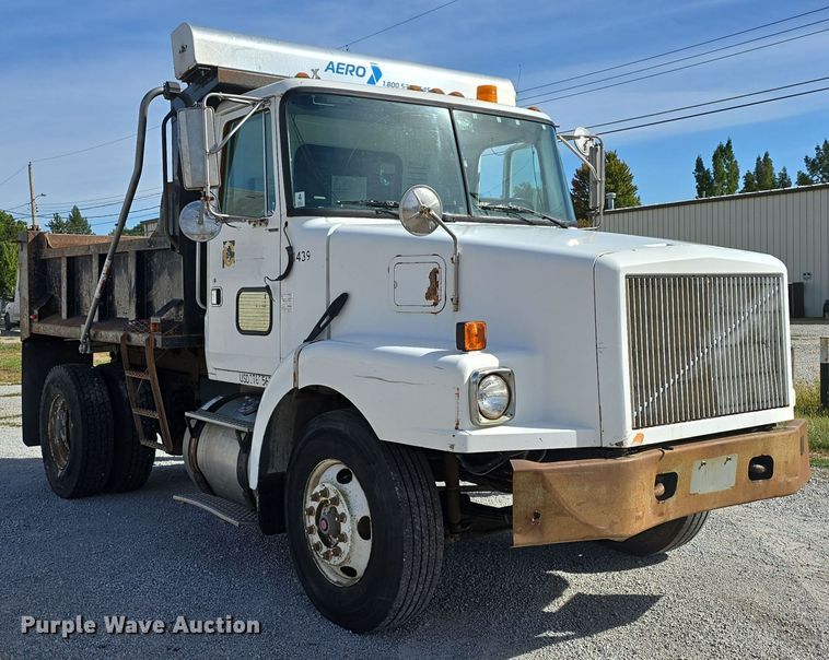 image for item DO5554 1995 White GMC WG dump truck