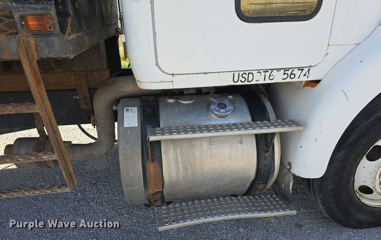 image for item DO5554 1995 White GMC WG dump truck