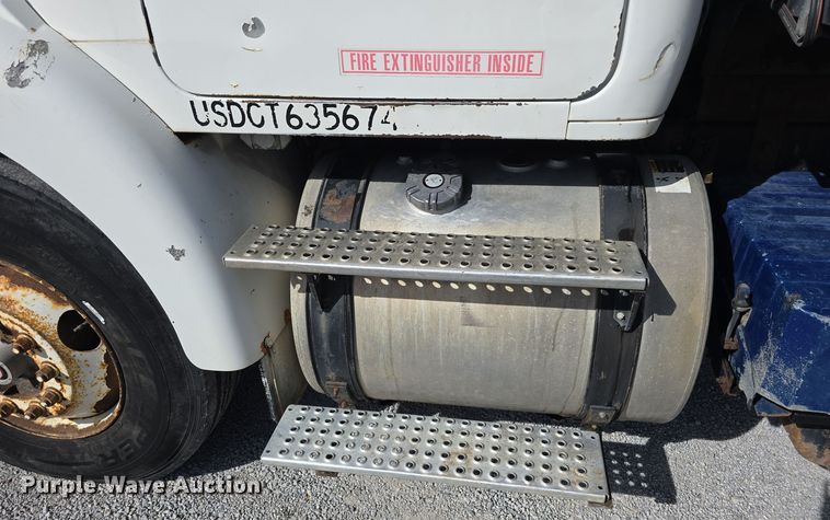 image for item DO5554 1995 White GMC WG dump truck