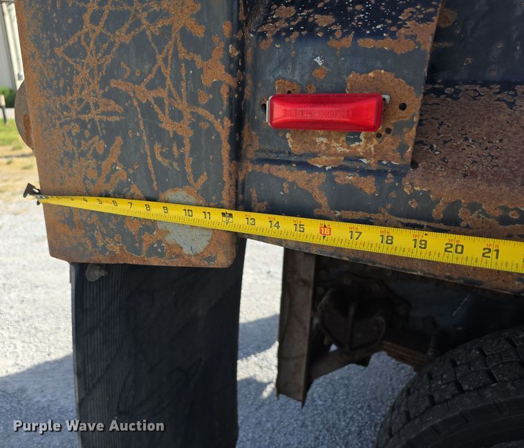 image for item DO5554 1995 White GMC WG dump truck