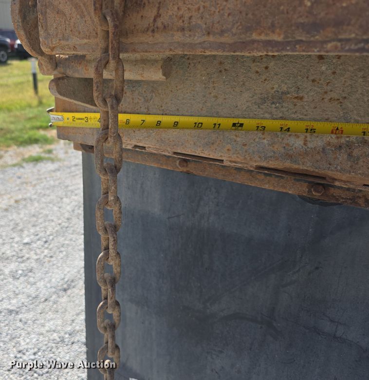 image for item DO5554 1995 White GMC WG dump truck