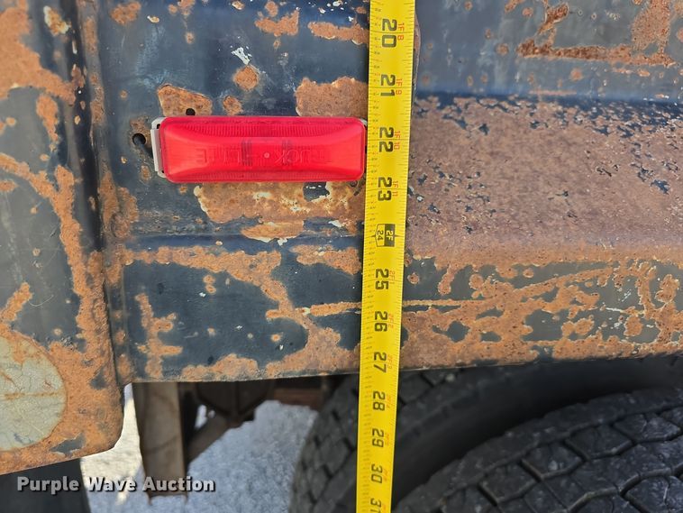 image for item DO5554 1995 White GMC WG dump truck