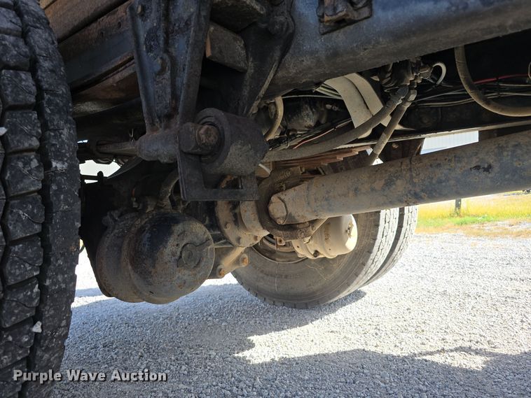 image for item DO5554 1995 White GMC WG dump truck