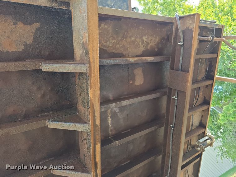 image for item DO5554 1995 White GMC WG dump truck