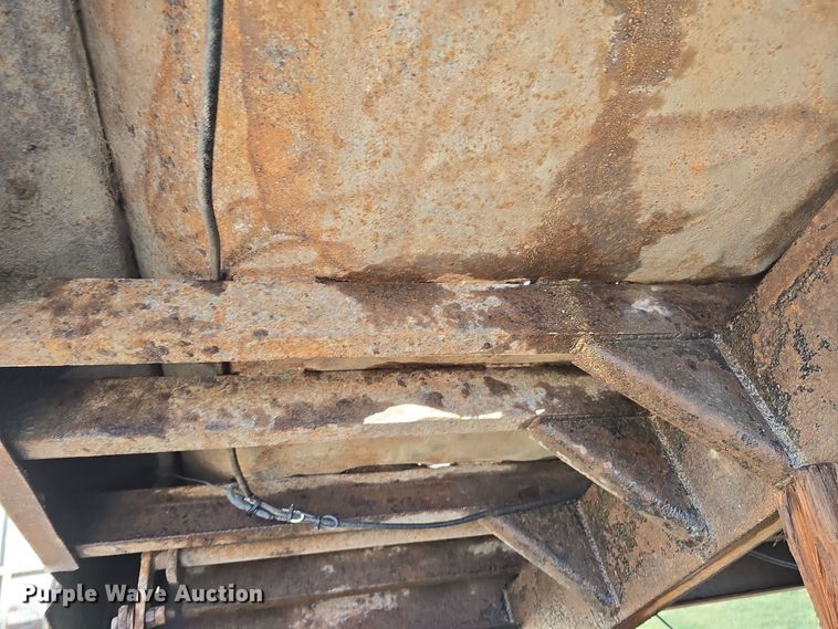 image for item DO5554 1995 White GMC WG dump truck