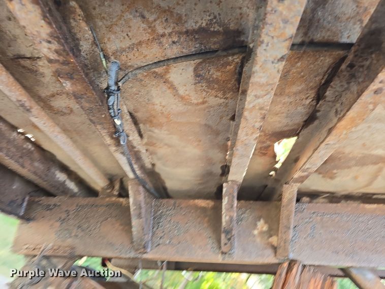 image for item DO5554 1995 White GMC WG dump truck