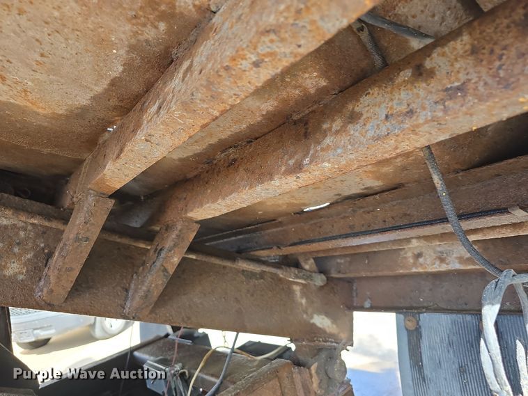 image for item DO5554 1995 White GMC WG dump truck