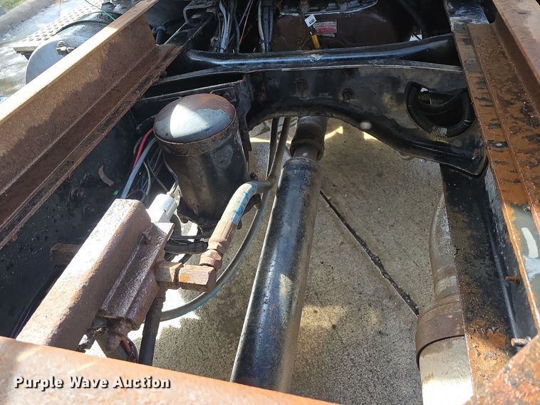 image for item DO5554 1995 White GMC WG dump truck