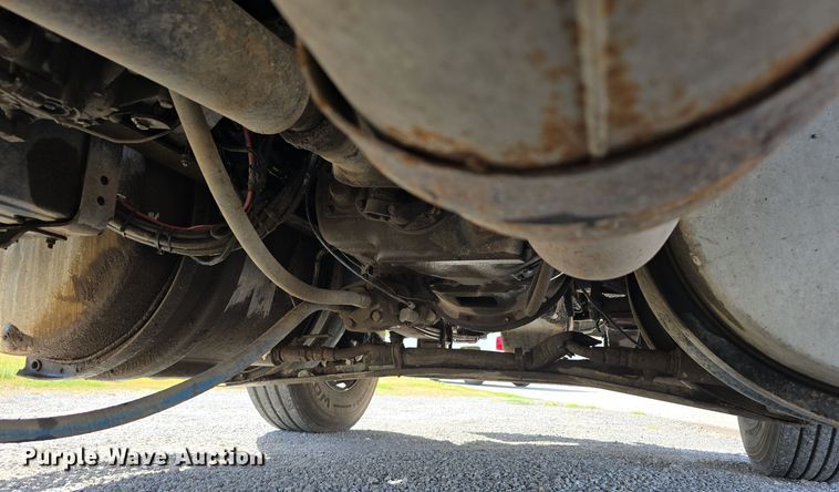 image for item DO5554 1995 White GMC WG dump truck