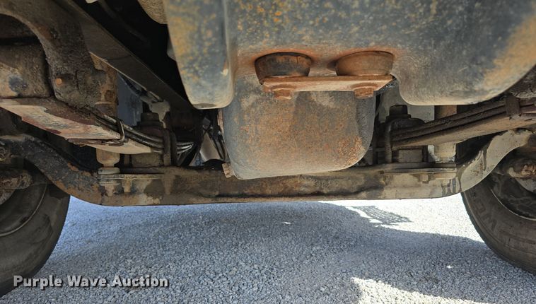 image for item DO5554 1995 White GMC WG dump truck