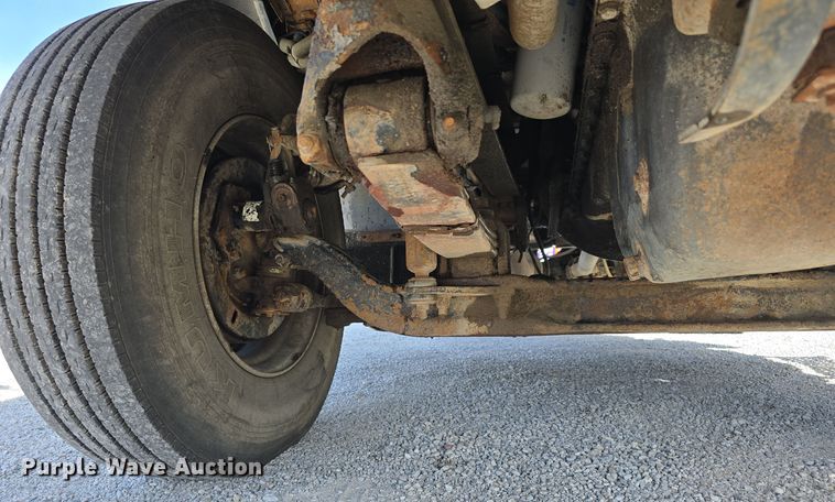 image for item DO5554 1995 White GMC WG dump truck