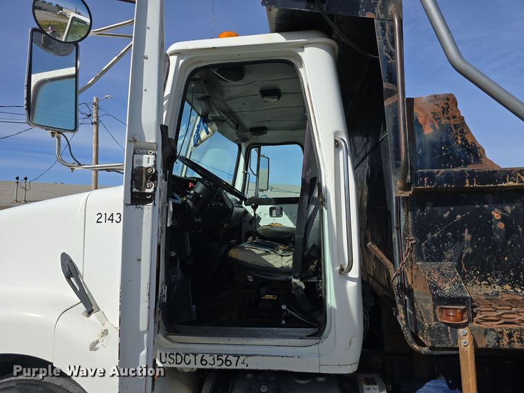 image for item DO5554 1995 White GMC WG dump truck