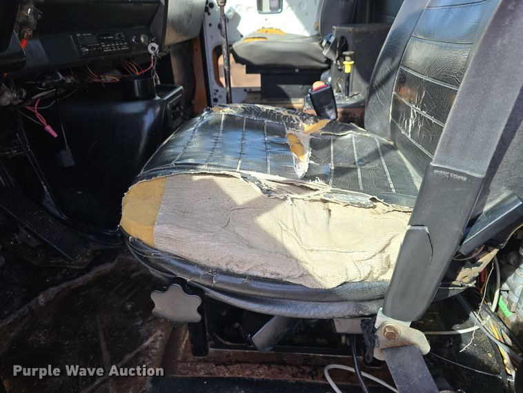 image for item DO5554 1995 White GMC WG dump truck