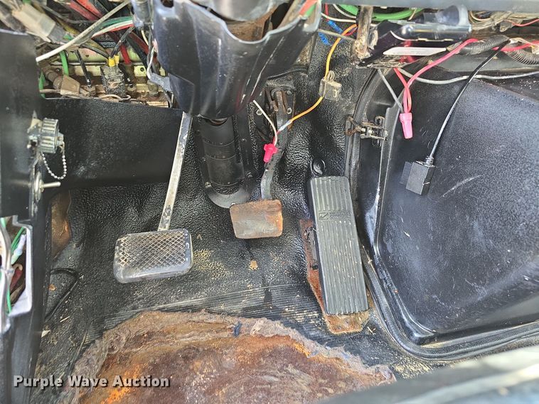 image for item DO5554 1995 White GMC WG dump truck