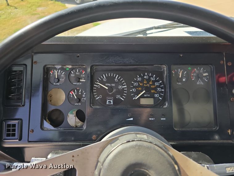 image for item DO5554 1995 White GMC WG dump truck