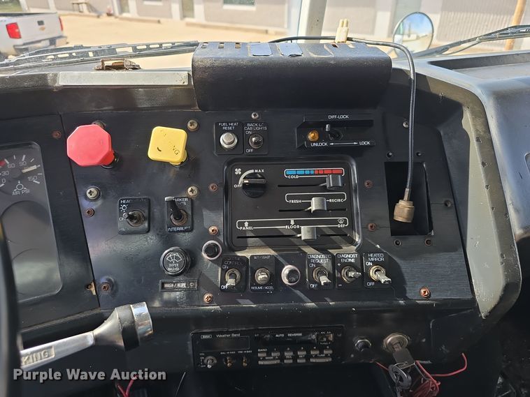 image for item DO5554 1995 White GMC WG dump truck