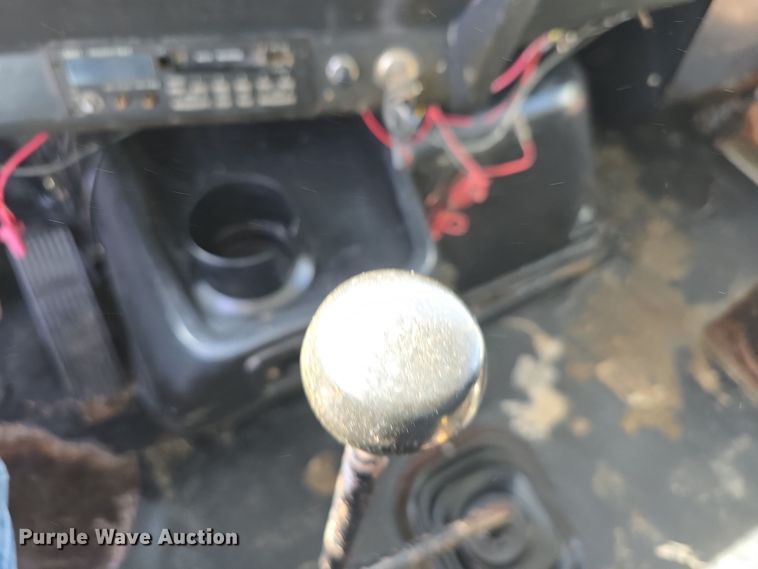 image for item DO5554 1995 White GMC WG dump truck