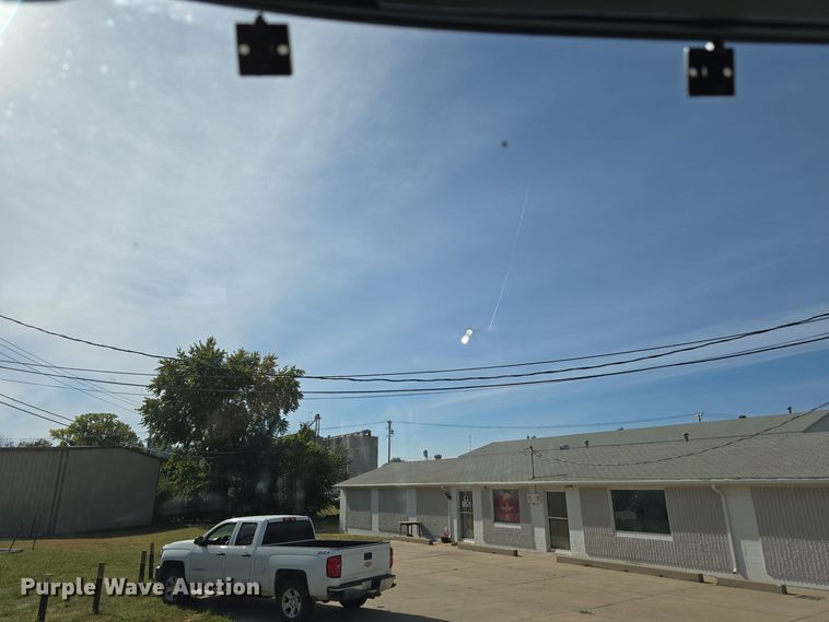 image for item DO5554 1995 White GMC WG dump truck