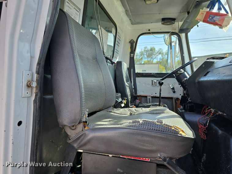 image for item DO5554 1995 White GMC WG dump truck