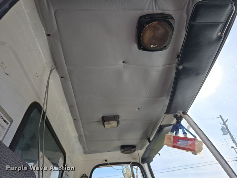 image for item DO5554 1995 White GMC WG dump truck