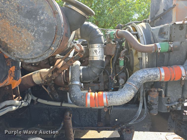 image for item DO5554 1995 White GMC WG dump truck