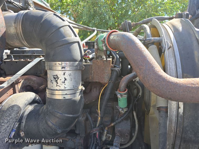 image for item DO5554 1995 White GMC WG dump truck