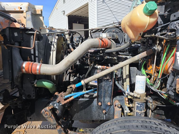 image for item DO5554 1995 White GMC WG dump truck