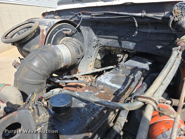 image for item DO5554 1995 White GMC WG dump truck