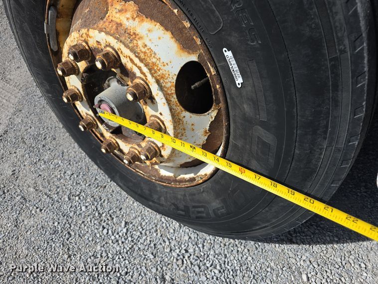 image for item DO5554 1995 White GMC WG dump truck