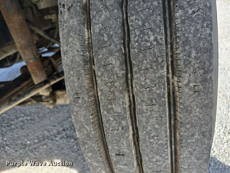 image for item DO5554 1995 White GMC WG dump truck