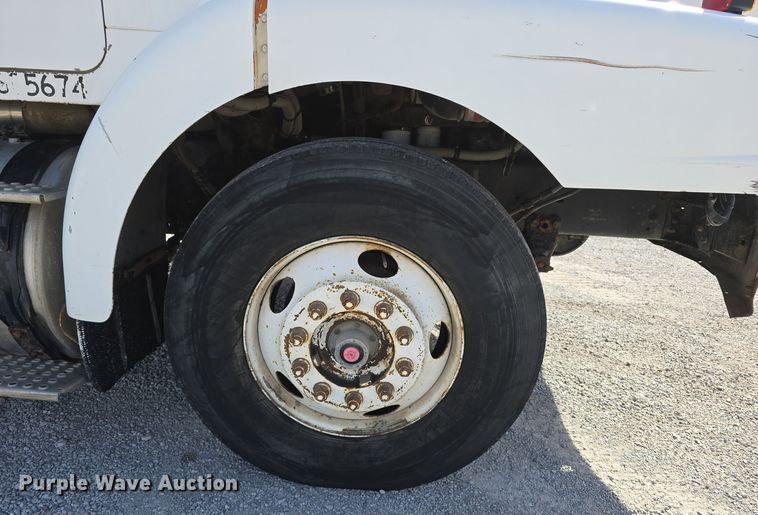 image for item DO5554 1995 White GMC WG dump truck