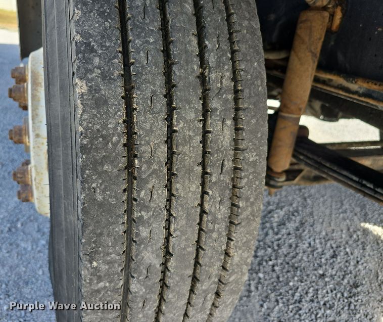 image for item DO5554 1995 White GMC WG dump truck