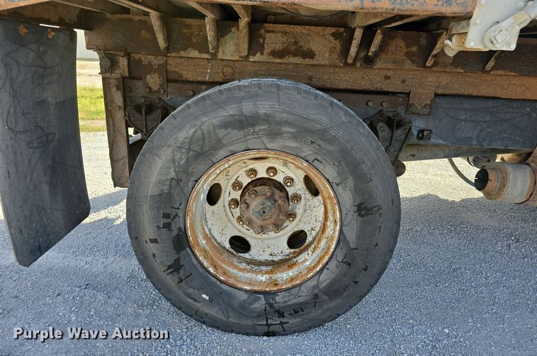 image for item DO5554 1995 White GMC WG dump truck