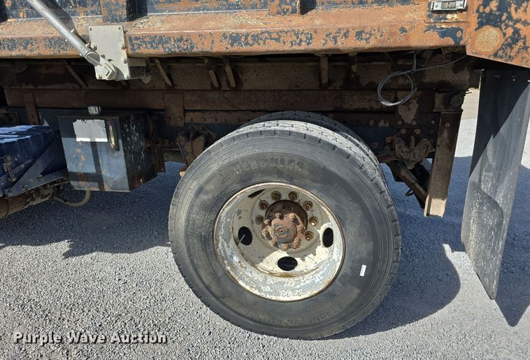 image for item DO5554 1995 White GMC WG dump truck